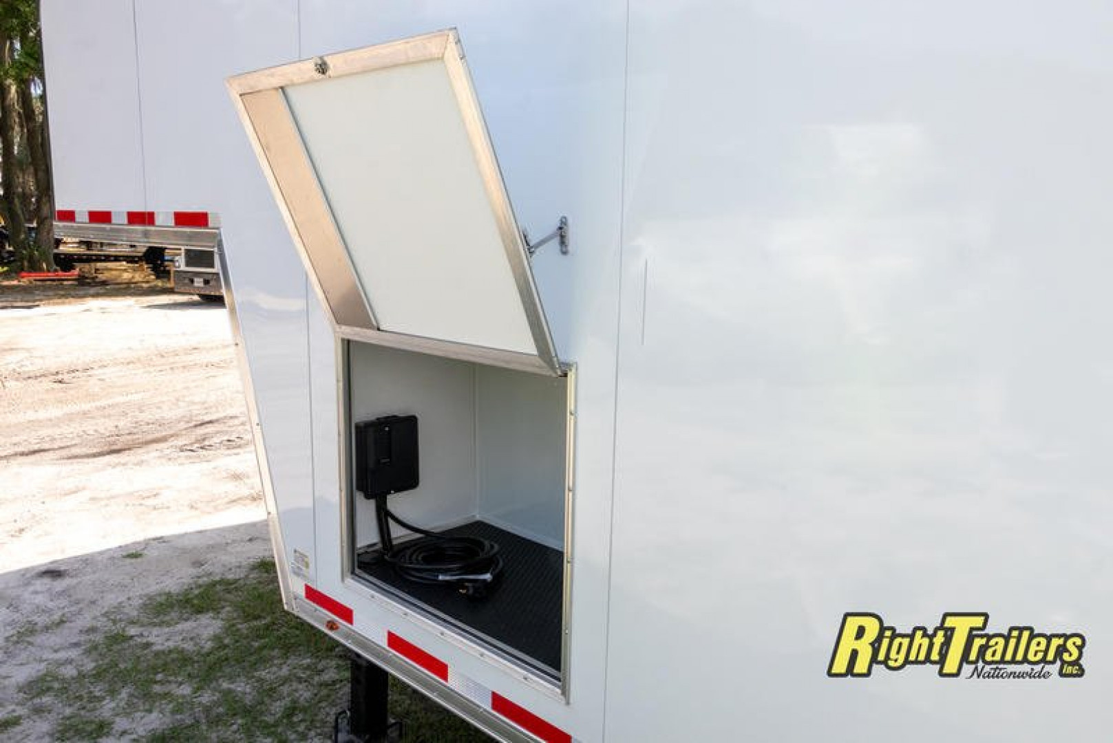 New Vintage Trailers P848G Car / Racing Trailer