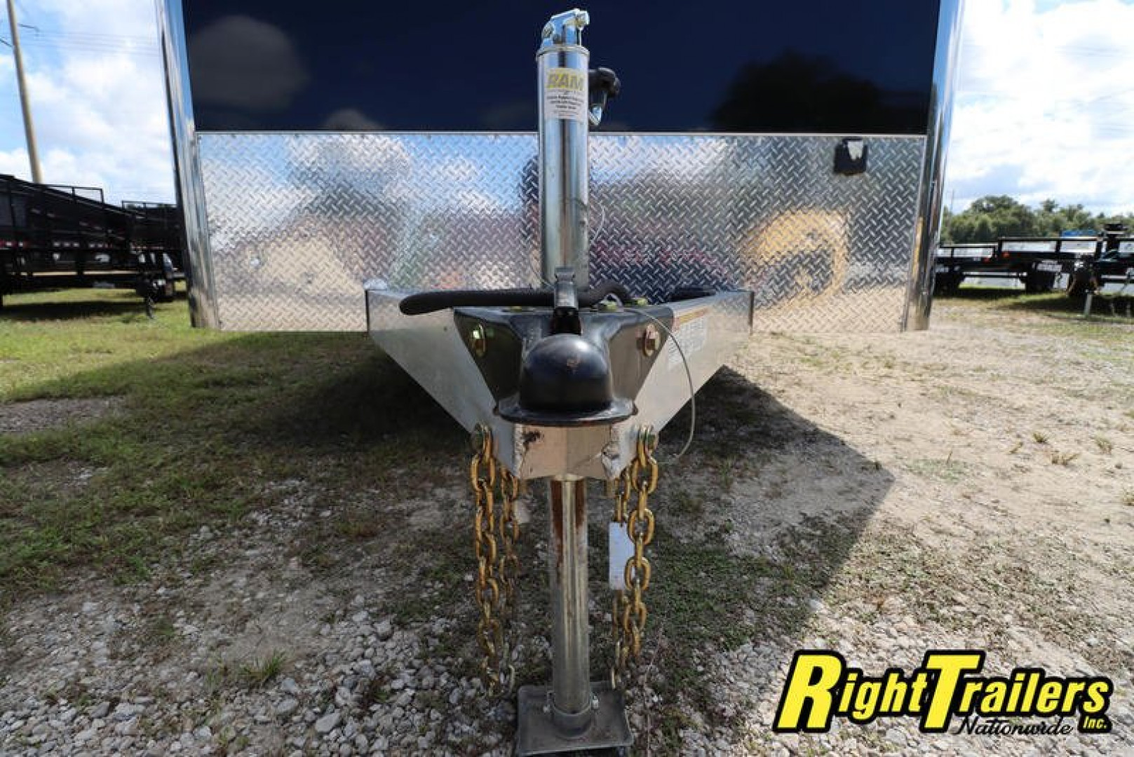 New 2022 8.5x24 Bravo Race Trailer SSA8524TA3