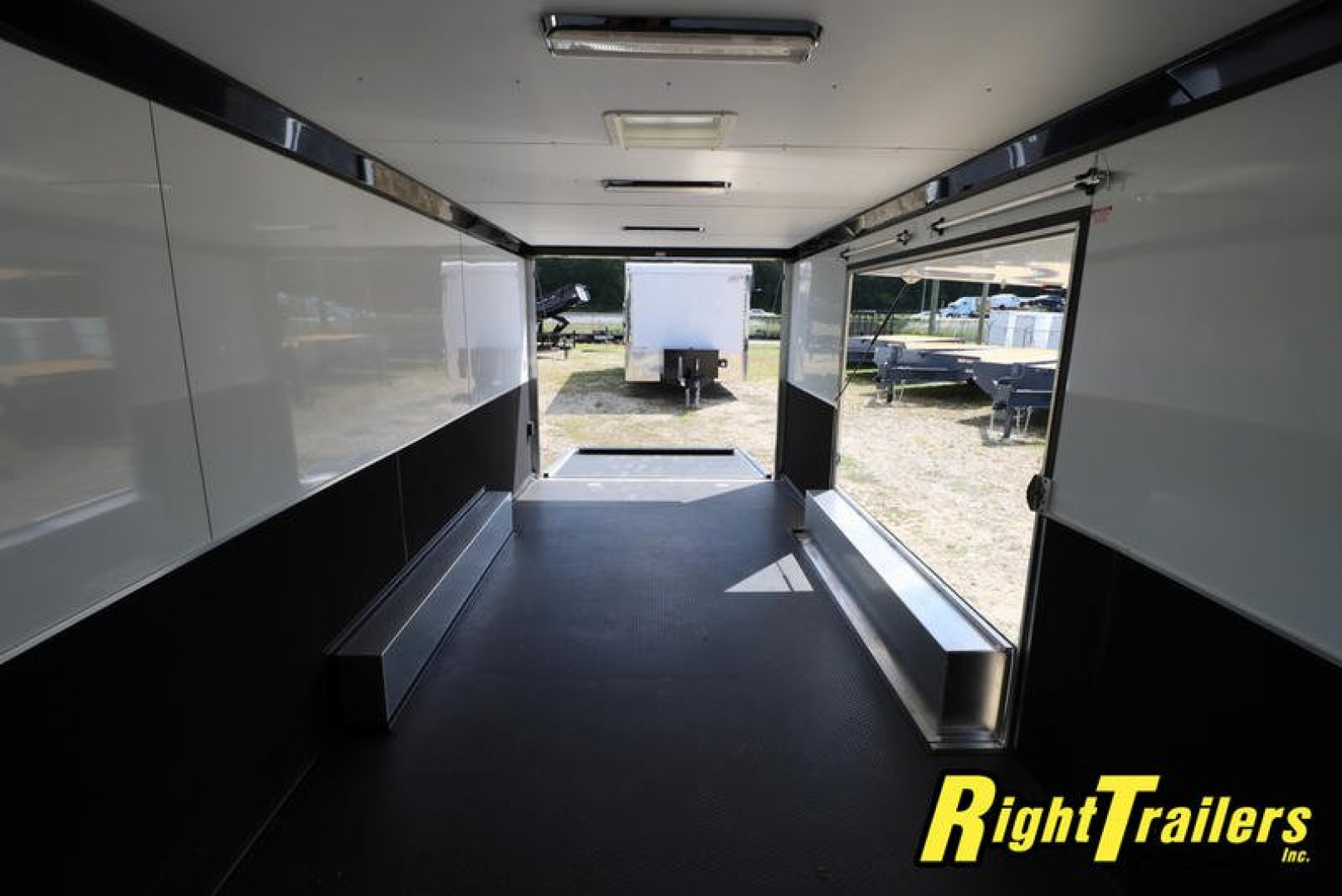 New 2022 8.5x24 Bravo Race Trailer SSA8524TA3
