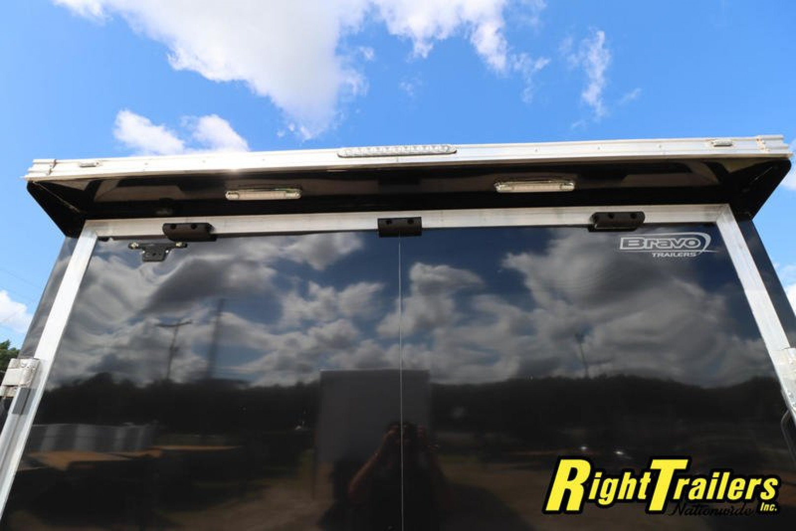 New 2022 8.5x24 Bravo Race Trailer SSA8524TA3