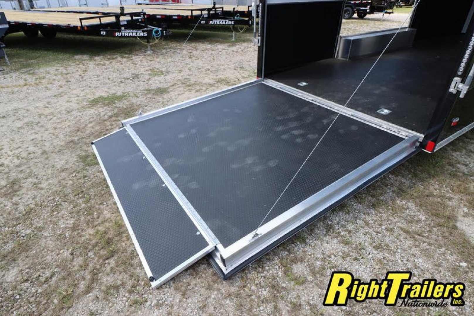 New 2022 8.5x24 Bravo Race Trailer SSA8524TA3