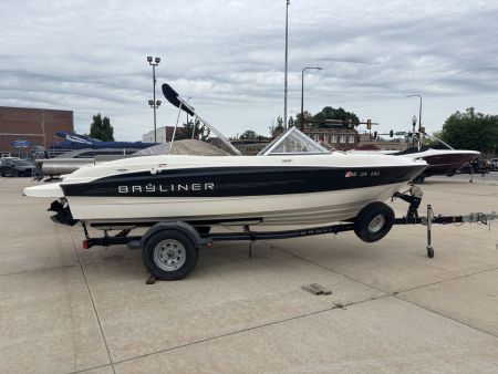 Used 2012 Bayliner Boats 184 SF Bowrider Boat
