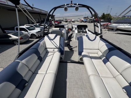 Used 2021 25' Montara Surf Boss Surf Boat