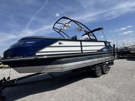 Used 2021 25' Montara Surf Boss Surf Boat