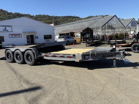 New 2025 DIAMOND C HDT307 82X22 21K SPLIT TILT TRIPLE AXLE CEMENT GRAY EQUIPMENT TRAILER