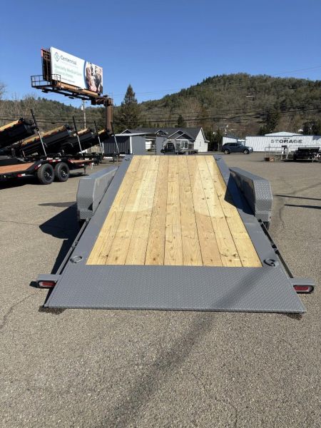 New 2025 DIAMOND C HDT307 82X22 21K SPLIT TILT TRIPLE AXLE CEMENT GRAY EQUIPMENT TRAILER