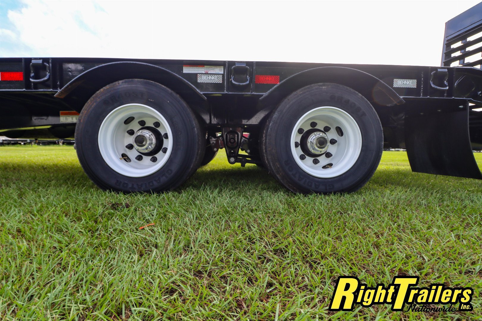 New Behnke 8.5x31 Deckover Equipment Trailer Equipment Trailer