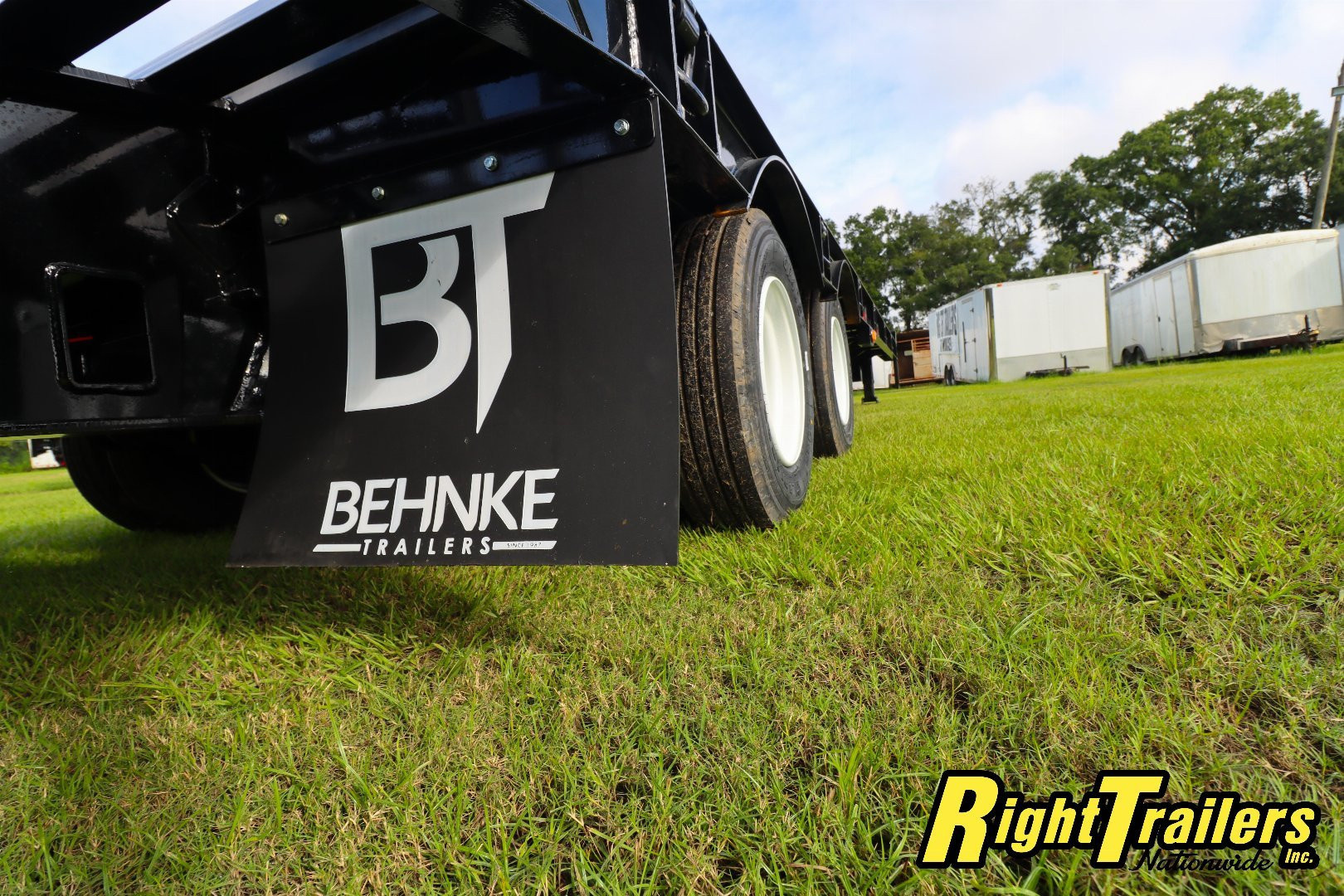 New Behnke 8.5x31 Deckover Equipment Trailer Equipment Trailer