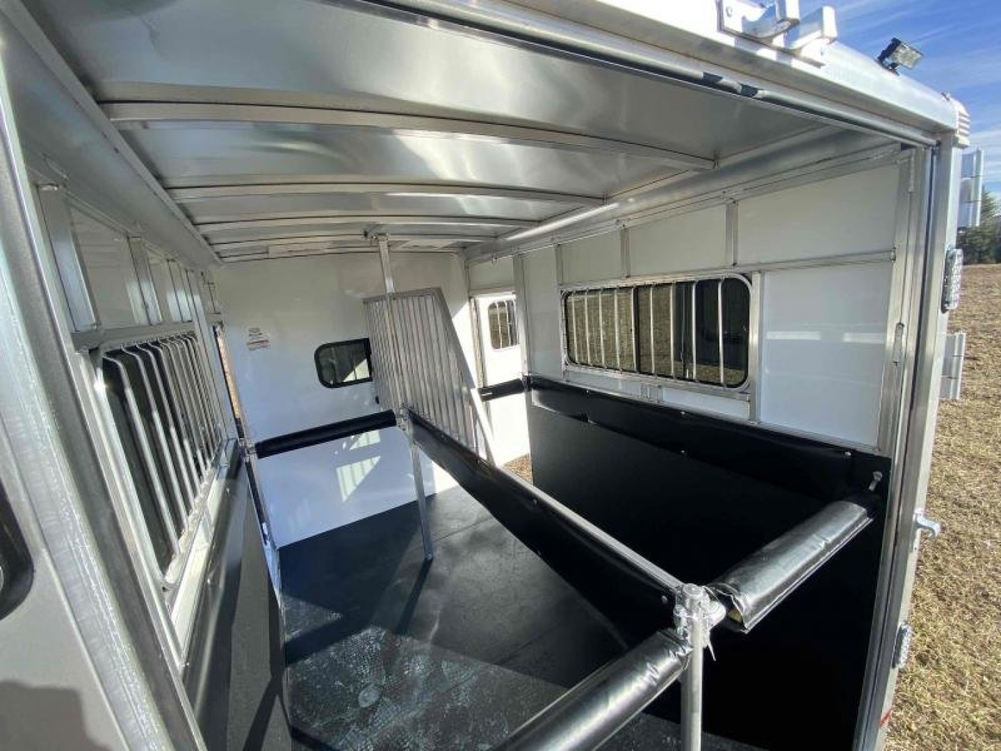 New 2027 Sundowner Trailers CHARTER TR SE 2H BP Horse Trailer
