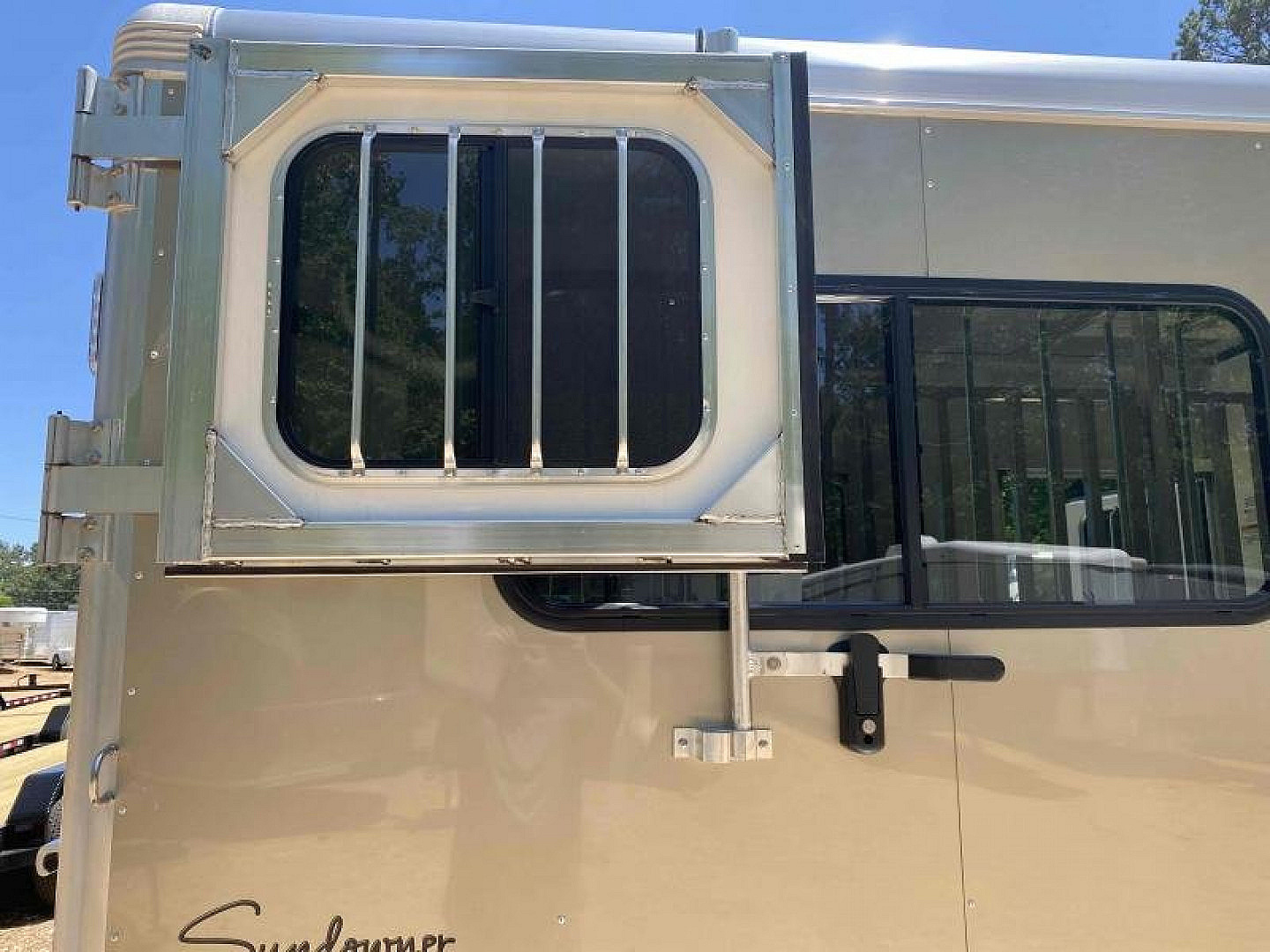 New 2027 Sundowner Trailers CHARTER TR SE 2H BP Horse Trailer