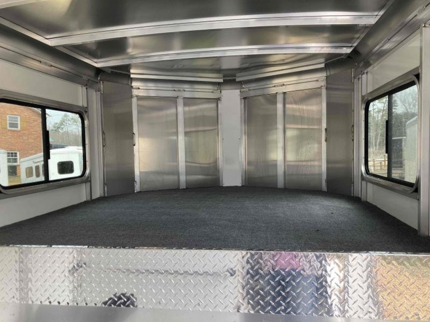 New 2027 Sundowner Trailers Charter TR SE 2+1 Gooseneck Horse Trailer