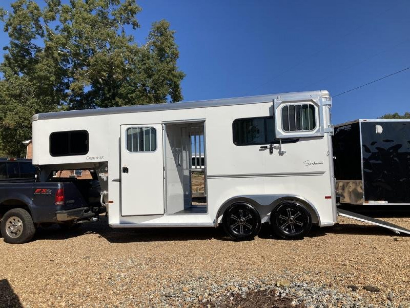 New Sundowner Trailers Charter TR SE Gooseneck Horse Trailer