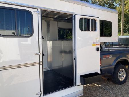 New Sundowner Trailers Charter TR SE Gooseneck Horse Trailer