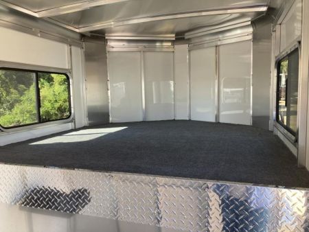 New Sundowner Trailers Charter TR SE Gooseneck Horse Trailer