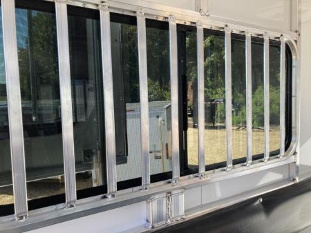 New Sundowner Trailers Charter TR SE Gooseneck Horse Trailer