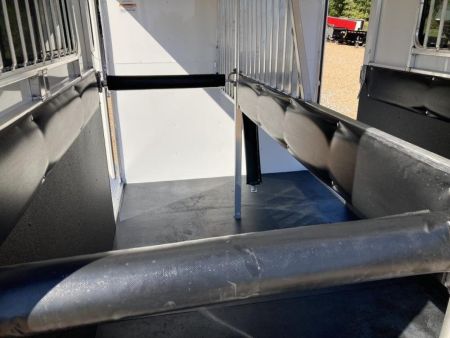 New Sundowner Trailers Charter TR SE Gooseneck Horse Trailer