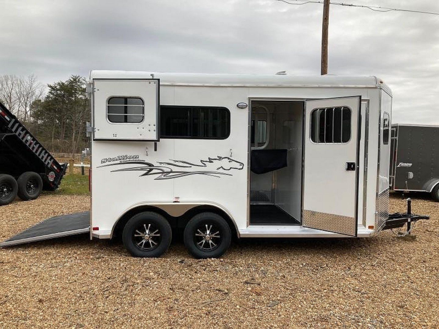 New 2027 Homesteader Trailer 214FB Horse Trailer