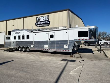 Used 2017 Bloomer 4 Horse 15'6  Gooseneck Outlaw Living Quarters '17 Horse Trailer