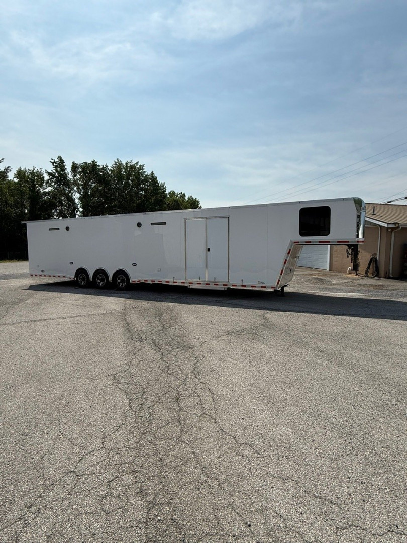 New 2025 RC Trailers 8.5x44 Race Trailer with Bathroom