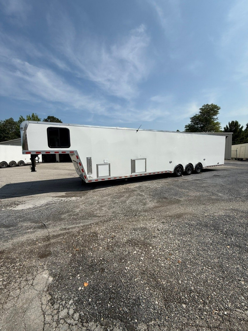 New 2025 RC Trailers 8.5x44 Race Trailer with Bathroom