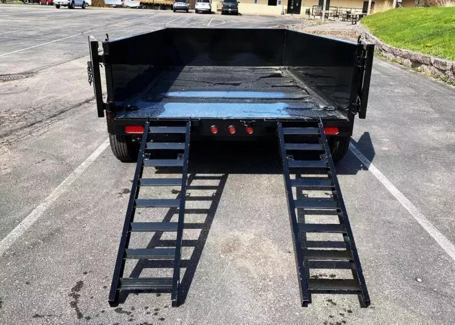 New Heavy Duty Top Hat 77x12 Dump Trailer - 9,990# GVWR w/Scissor Lift!