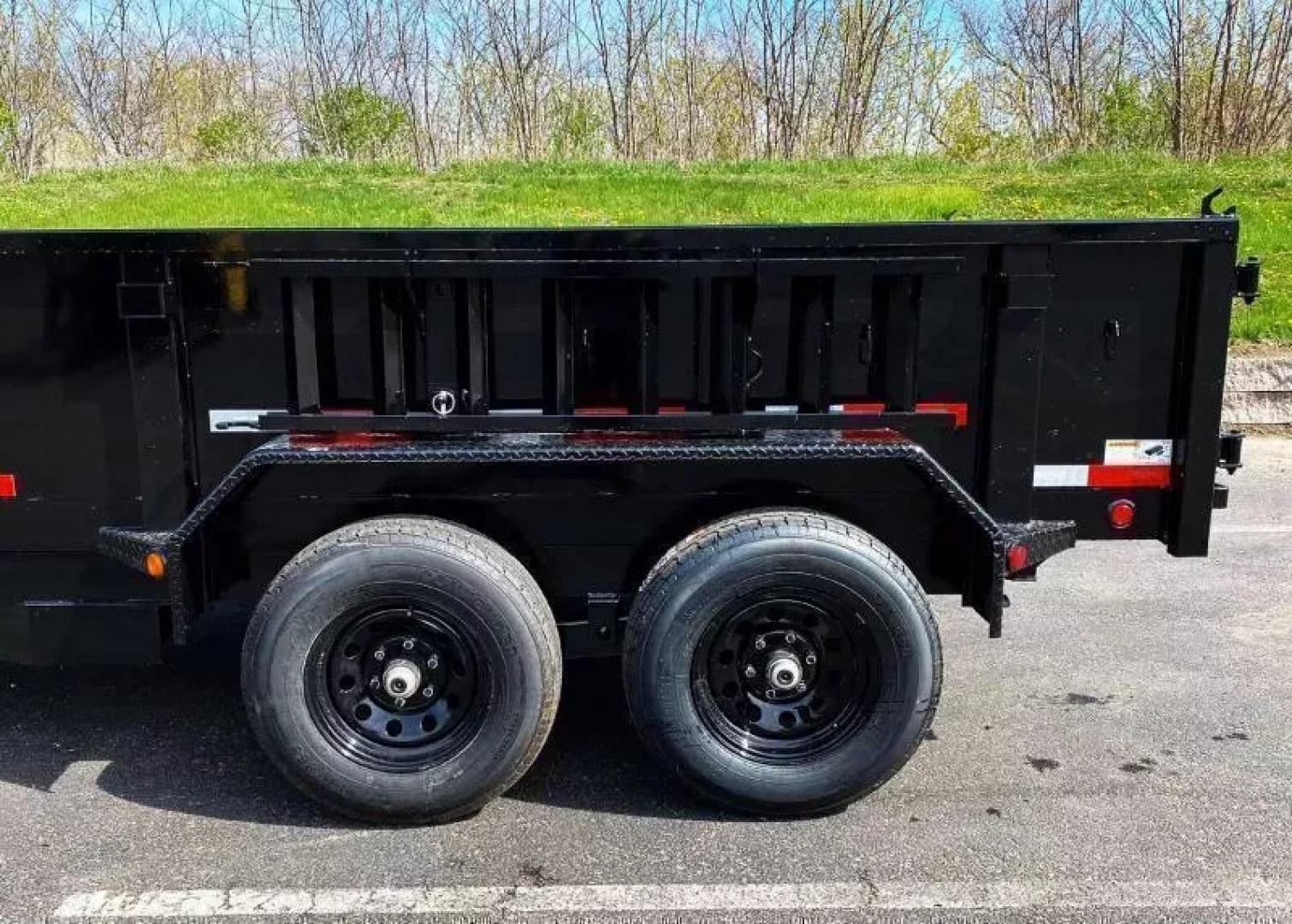 New Heavy Duty Top Hat 77x12 Dump Trailer - 9,990# GVWR w/Scissor Lift!