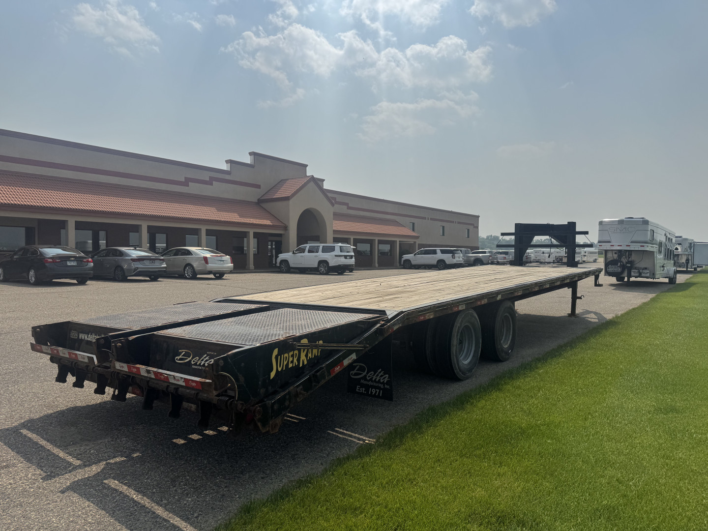 Used 2020 Delta Mfg 8'6"x32' FB GN Flatbed Trailer
