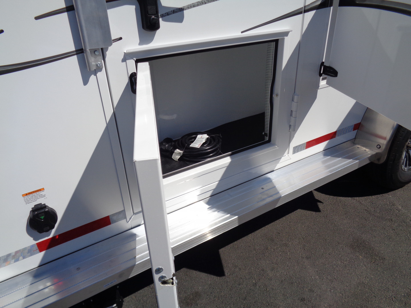 New 2026 Trails West * CLASSIC LQ 3-H * Classic LQ 3-Horse 7x7 Side Tack Goose Neck Horse Trailer *On Order*
