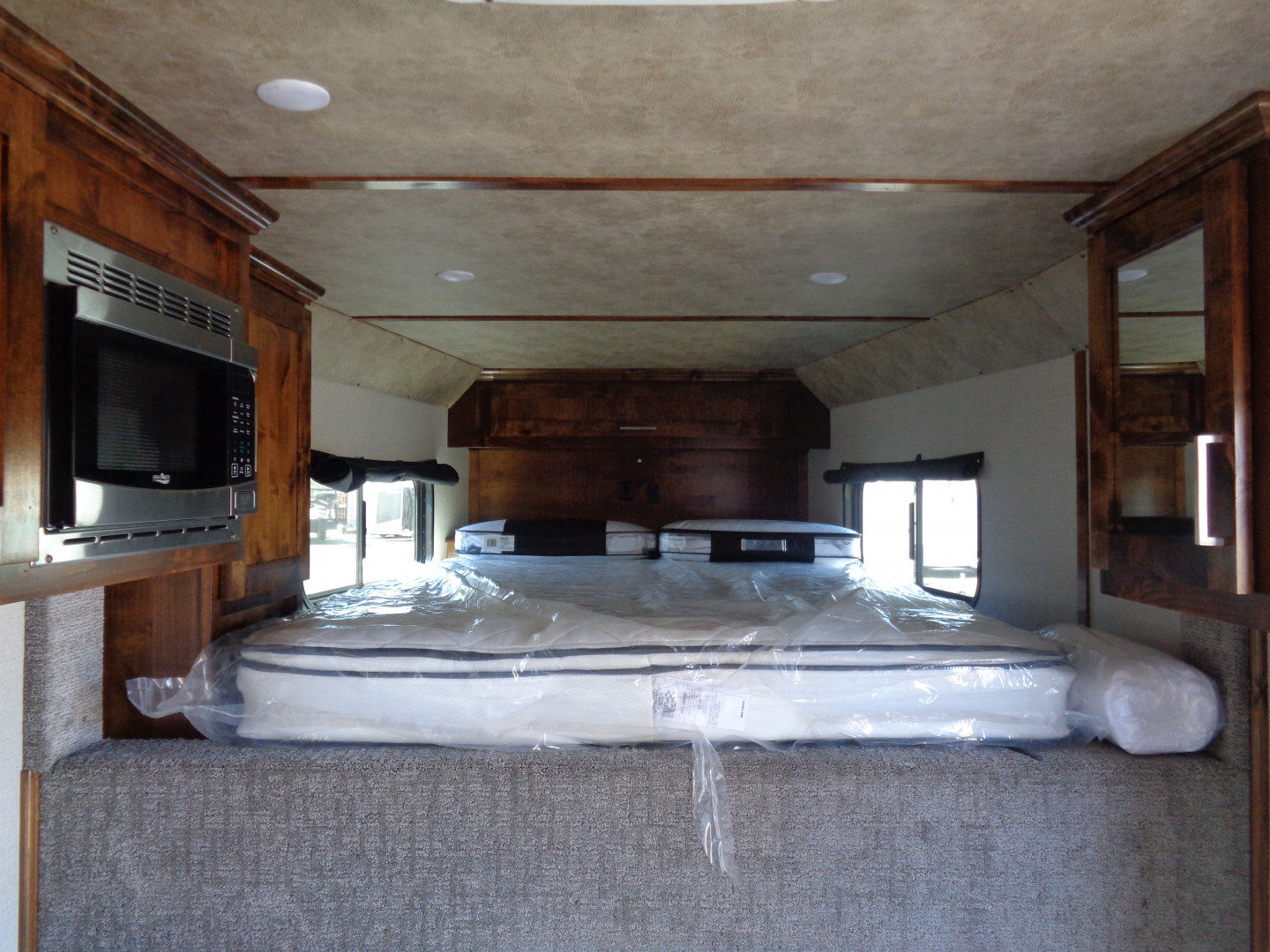 New 2026 Trails West * CLASSIC LQ 3-H * Classic LQ 3-Horse 7x7 Side Tack Goose Neck Horse Trailer *On Order*