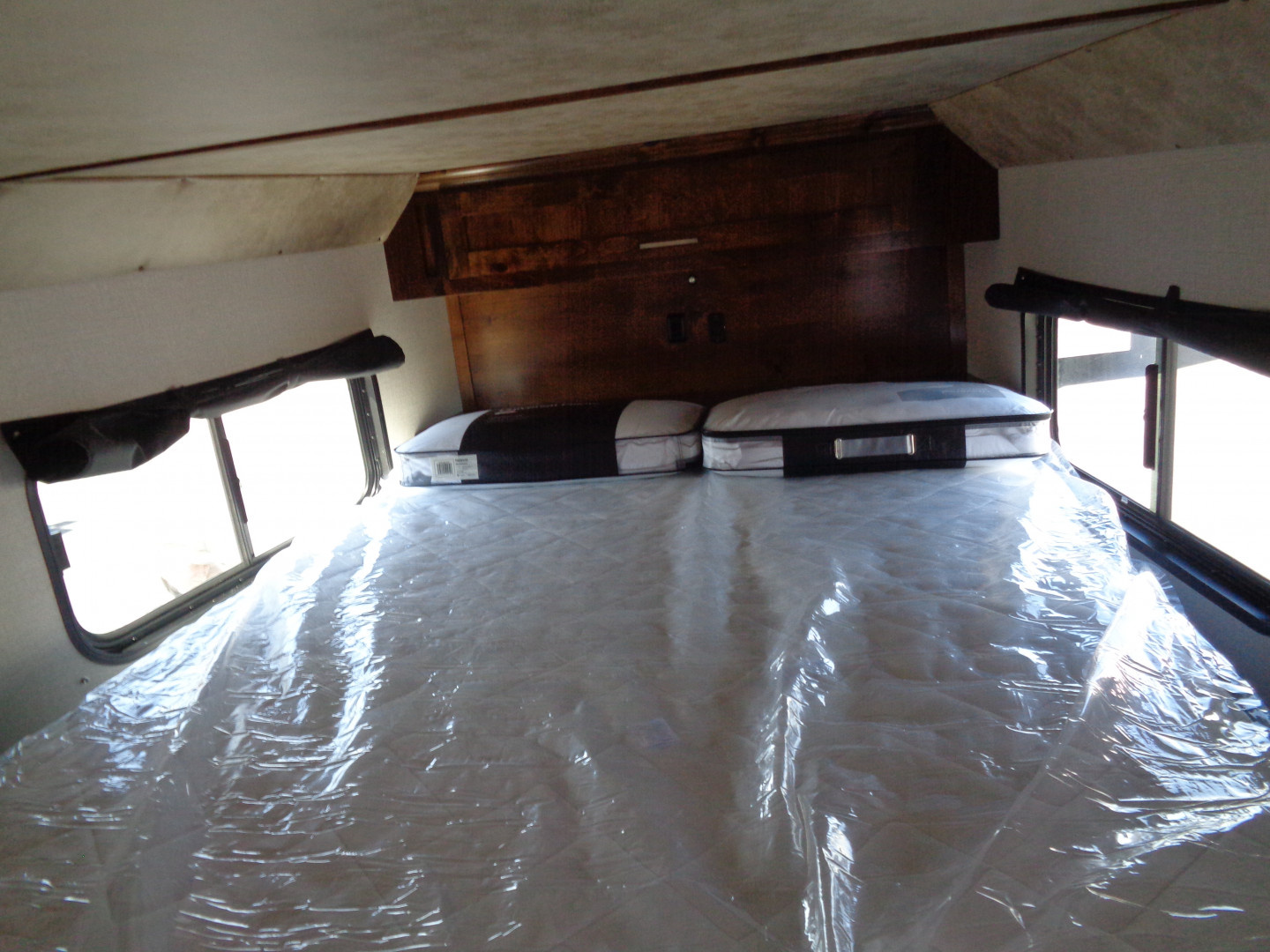 New 2026 Trails West * CLASSIC LQ 3-H * Classic LQ 3-Horse 7x7 Side Tack Goose Neck Horse Trailer *On Order*