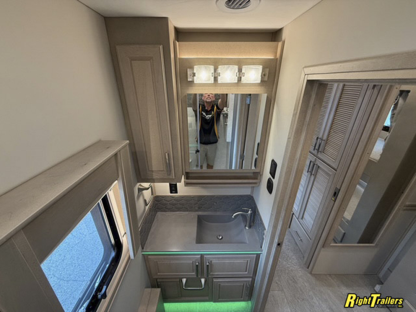 New 2026 Renegade RV Classic 45CBF with 2 Baths