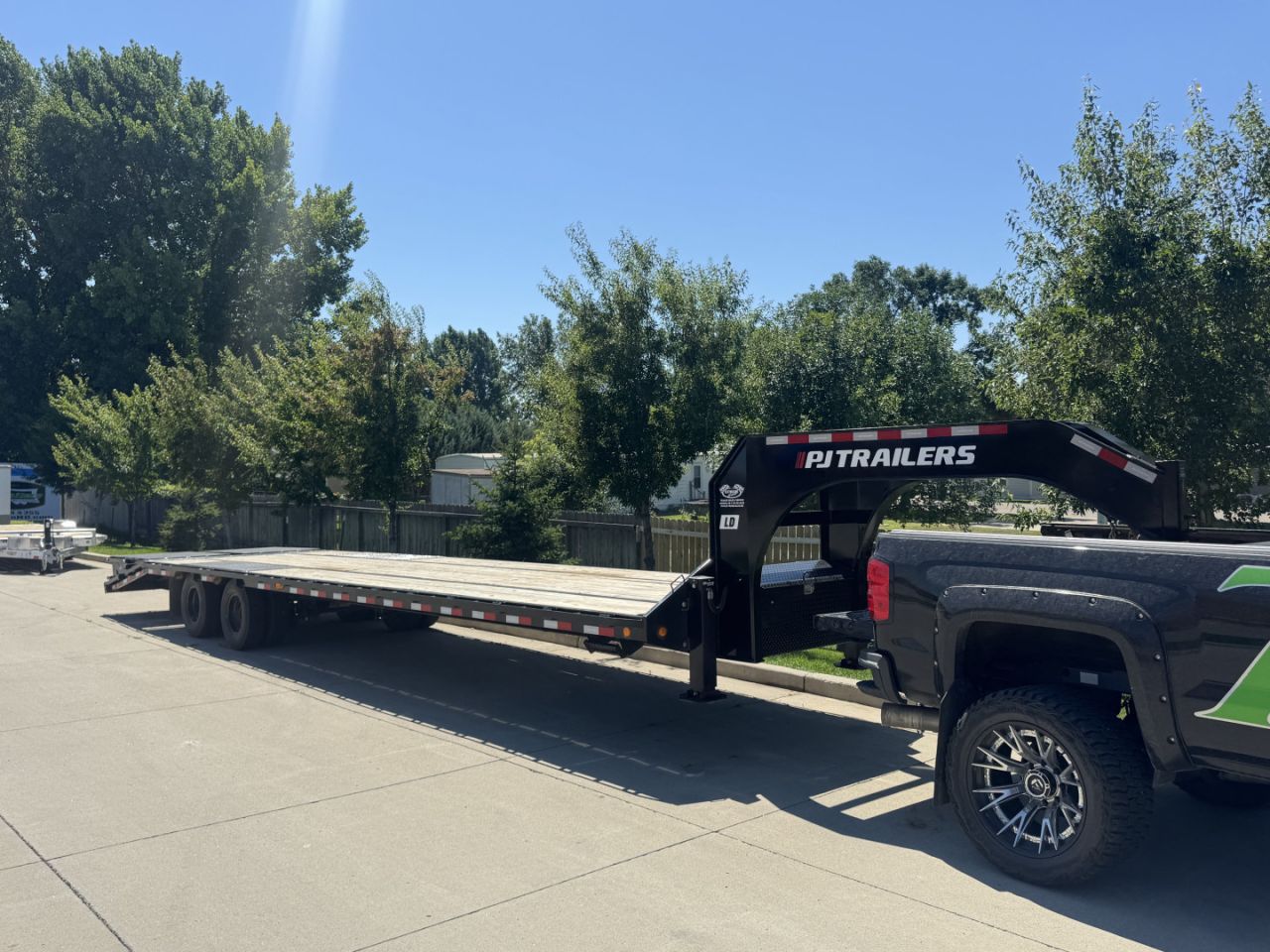 Used LIKE New 2024 PJ 36’ Gooseneck Deckover 31’ plus 5’ x 102” with 2-12K tandem dual axles=26K