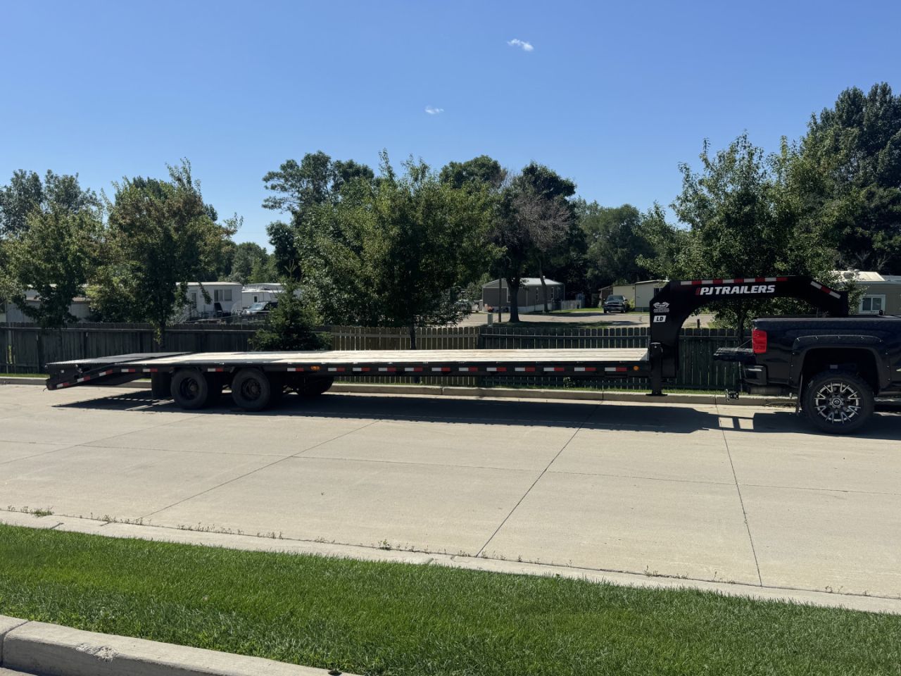 Used LIKE New 2024 PJ 36’ Gooseneck Deckover 31’ plus 5’ x 102” with 2-12K tandem dual axles=26K