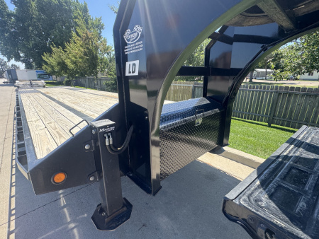 Used LIKE New 2024 PJ 36’ Gooseneck Deckover 31’ plus 5’ x 102” with 2-12K tandem dual axles=26K