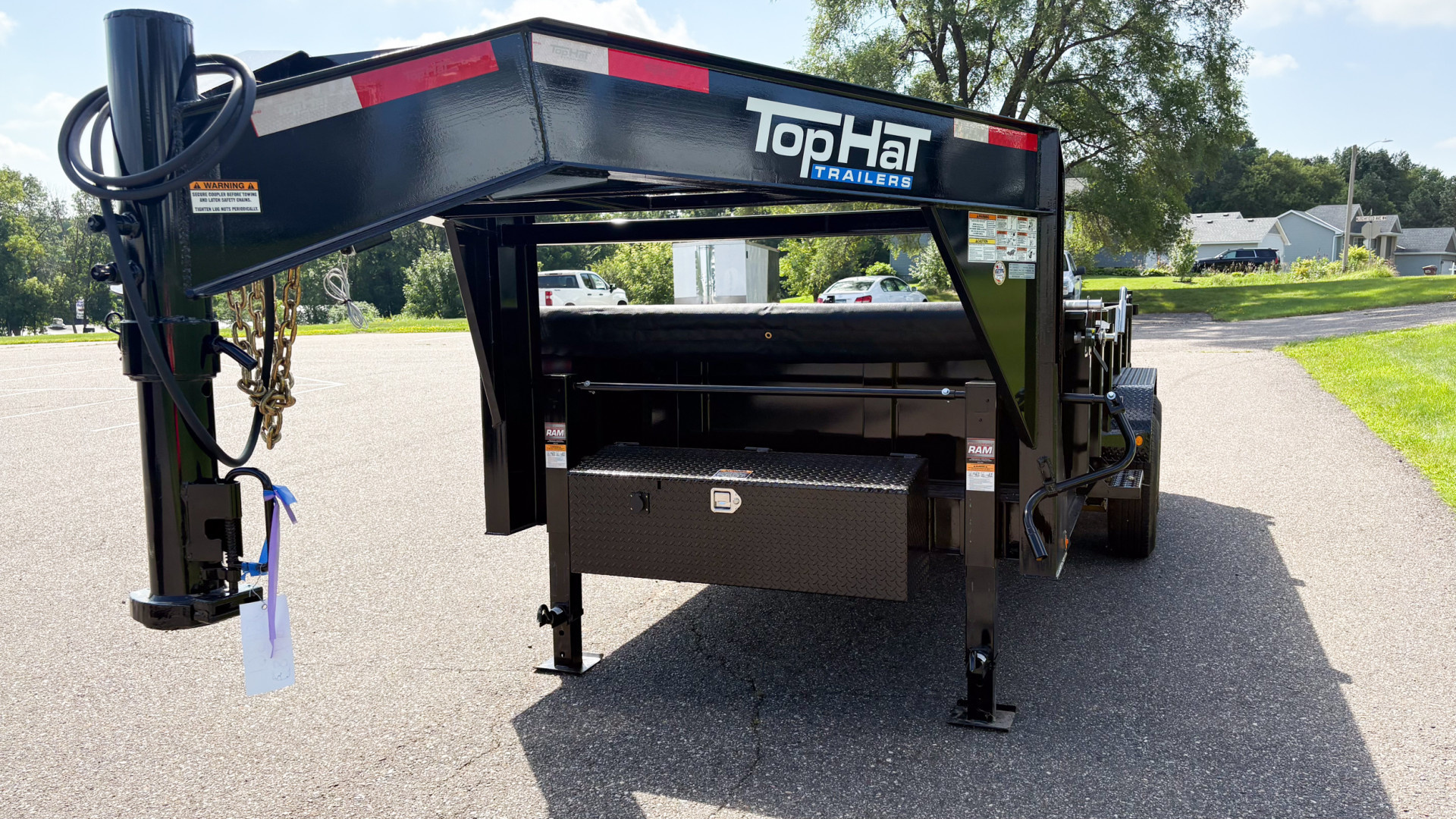 New 2025 Top Hat7x14 Gooseneck Dump Trailer!