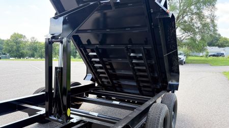 New 2025 Top Hat7x14 Gooseneck Dump Trailer!