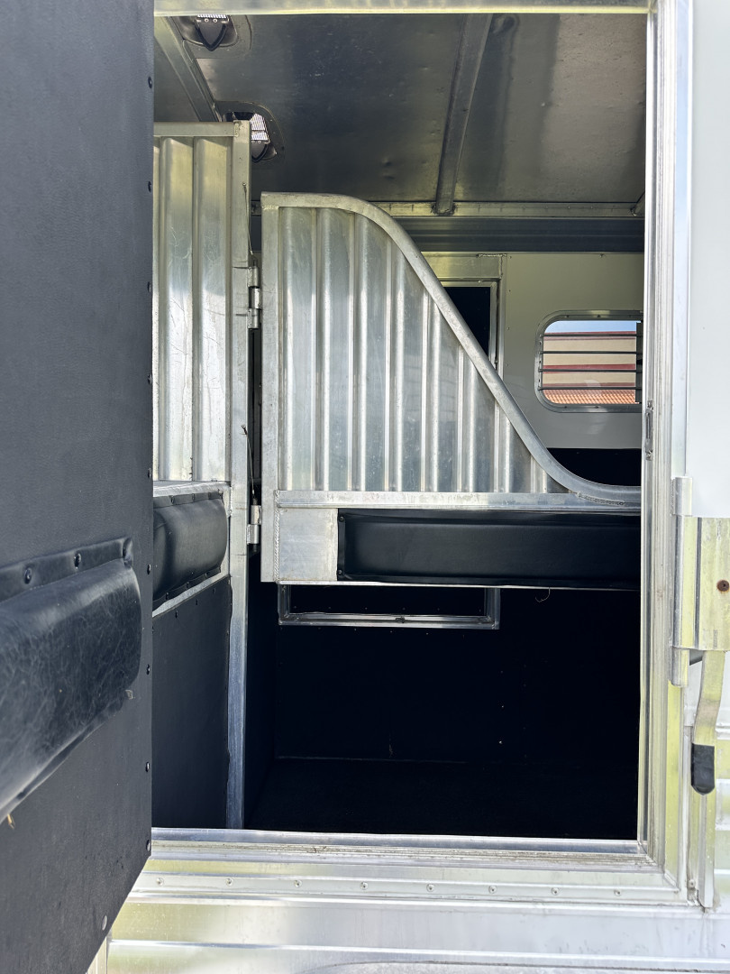 Used 2006 4-Star Trailers 2H BP Str. Load w/ Mangers Horse Trailer