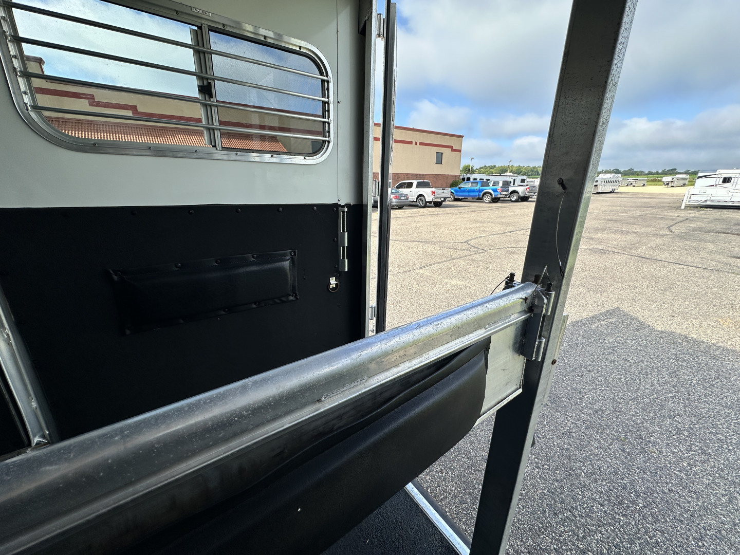 Used 2006 4-Star Trailers 2H BP Str. Load w/ Mangers Horse Trailer