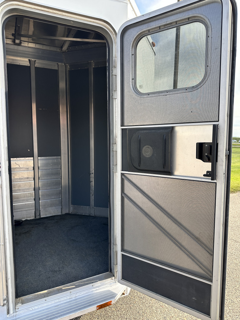 Used 2006 4-Star Trailers 2H BP Str. Load w/ Mangers Horse Trailer