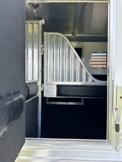 Used 2006 4-Star Trailers 2H BP Str. Load w/ Mangers Horse Trailer