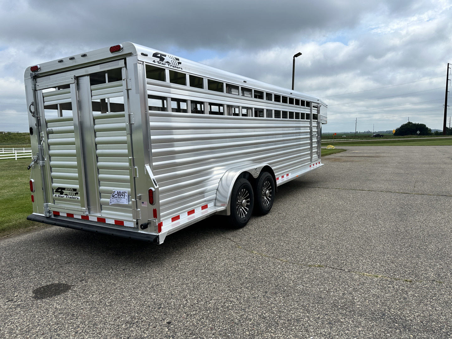 New 2026 4-Star Trailers 24' Deluxe GN Stock / Stock Combo Trailer
