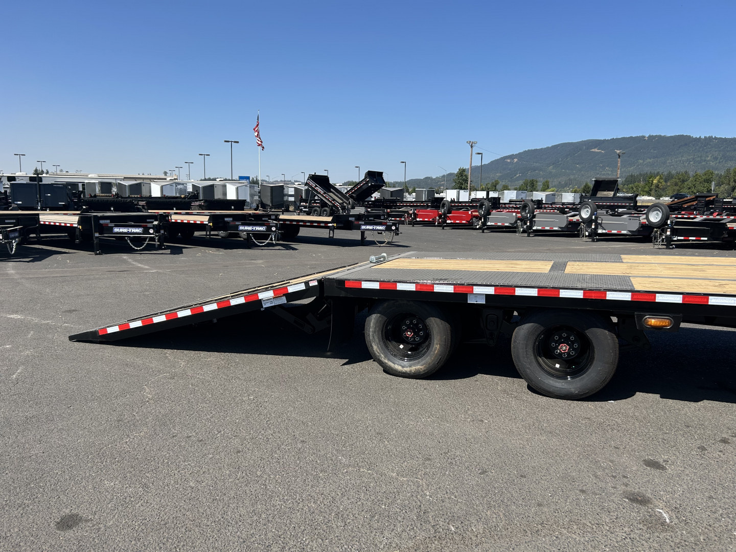 New 2025 Midsota 8.5x32 Gooseneck Deckover W/Power Tail 25.9k GVWR