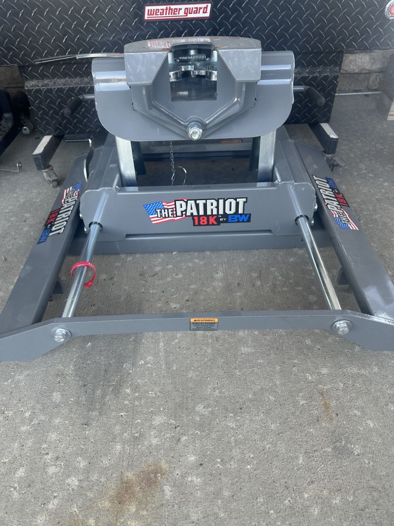 Used 2023 B and W Trailer Hitches RVK3270 Truck