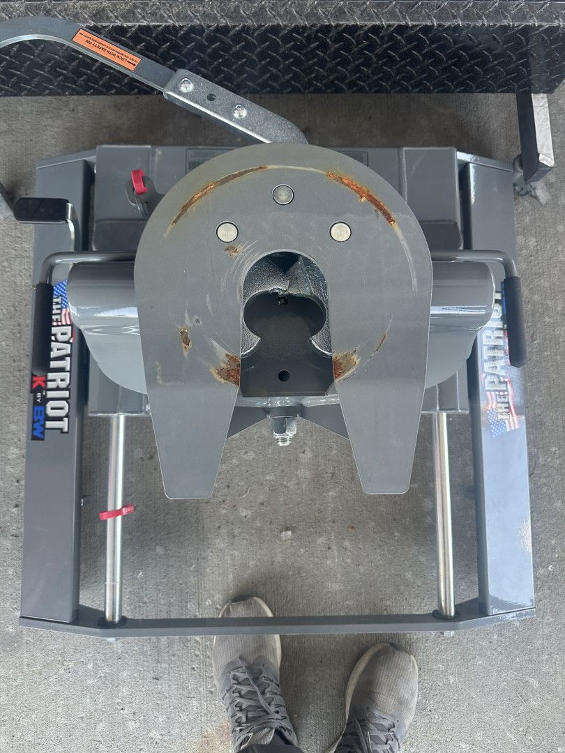 Used 2023 B and W Trailer Hitches RVK3270 Truck
