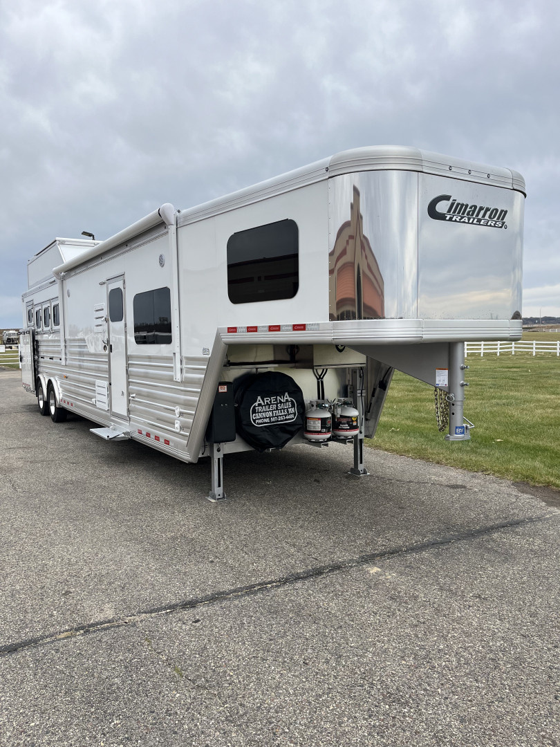 New 2025 Cimarron Trailers 4H 14'8" Trail Boss LQ Horse Trailer -DEMO