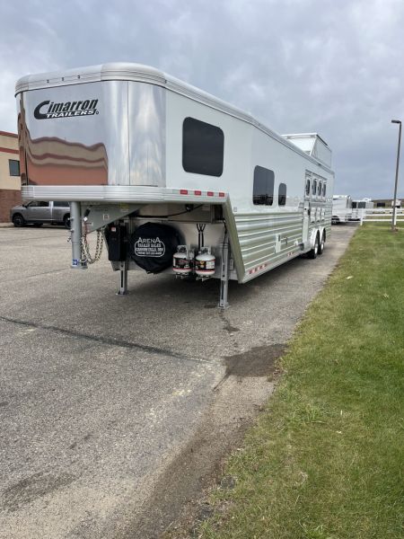 New 2025 Cimarron Trailers 4H 14'8" Trail Boss LQ Horse Trailer -DEMO