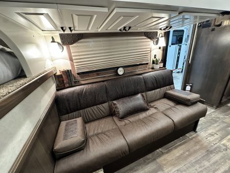 New 2025 Cimarron Trailers 4H 14'8" Trail Boss LQ Horse Trailer -DEMO