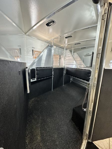 New 2025 Cimarron Trailers 4H 14'8" Trail Boss LQ Horse Trailer -DEMO