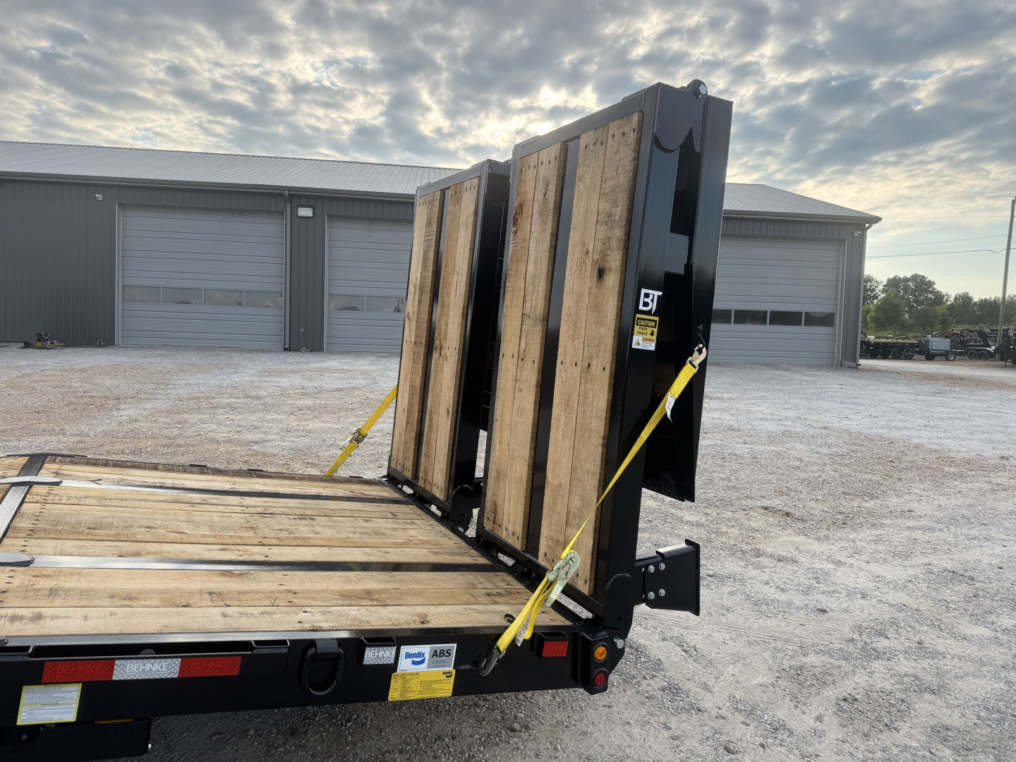 New 2026 Behnke 102"x31' 20 TON Pintle Hitch Tag Trailer *HYD BI FOLD RAMPS*