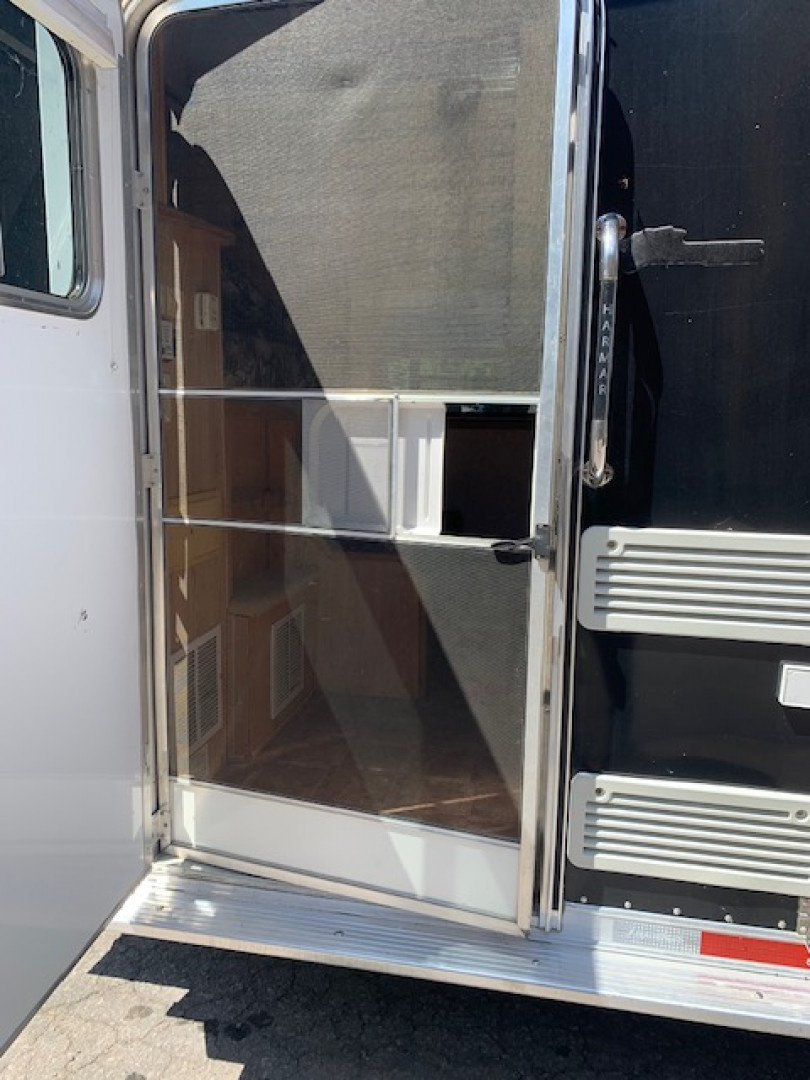 Used 2007 Featherlite Trailers 4h Slant GN LQ Horse Trailer